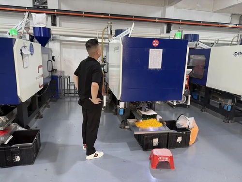 潮汕小伙5000元創業，睡地板也要當老板，如今坐擁3家工廠10家店